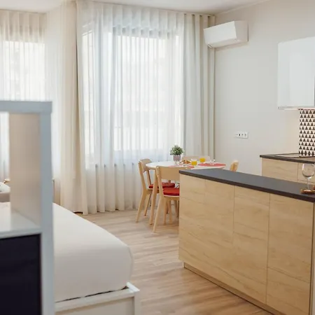 Trindade Deluxe By Hosty *