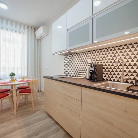 Trindade Deluxe By Hosty