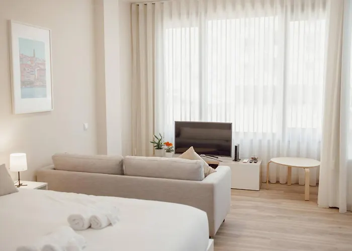 Trindade Deluxe By Hosty