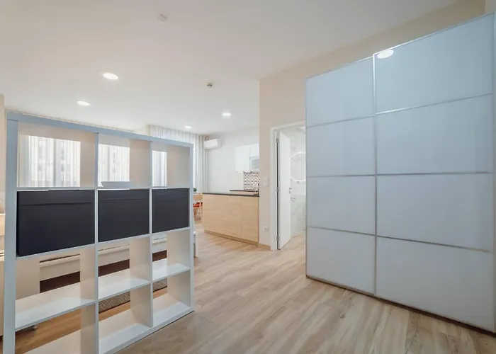 Trindade Deluxe By Hosty *